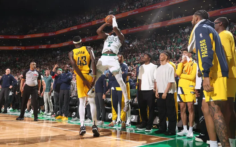 Jogadores do Celtics e Pacers em ação
