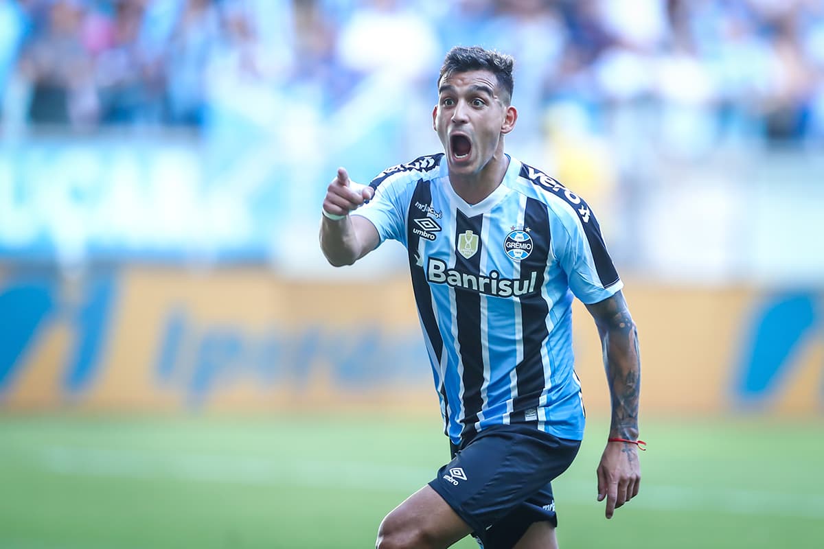 Cristaldo comemora gol pelo Grêmio