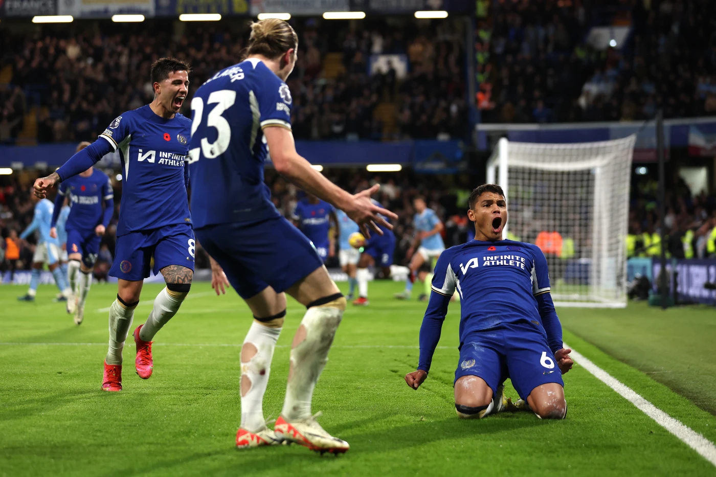 Jogadores do Chelsea comemoram gol