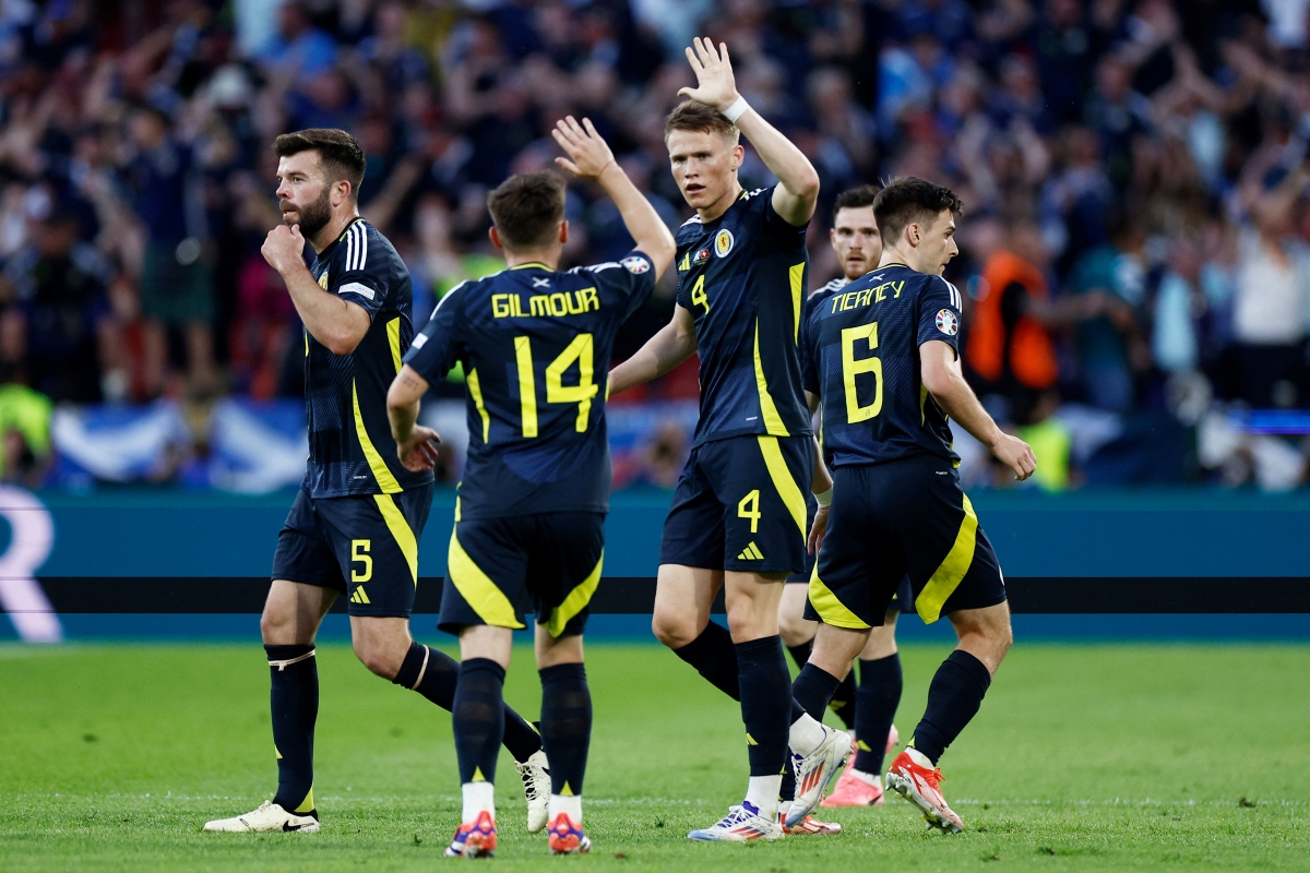 Jogadores da Escócia celebram vitória