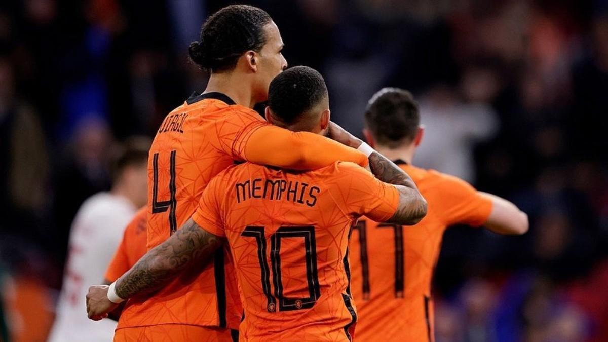 Jogadores da Holanda comemoram