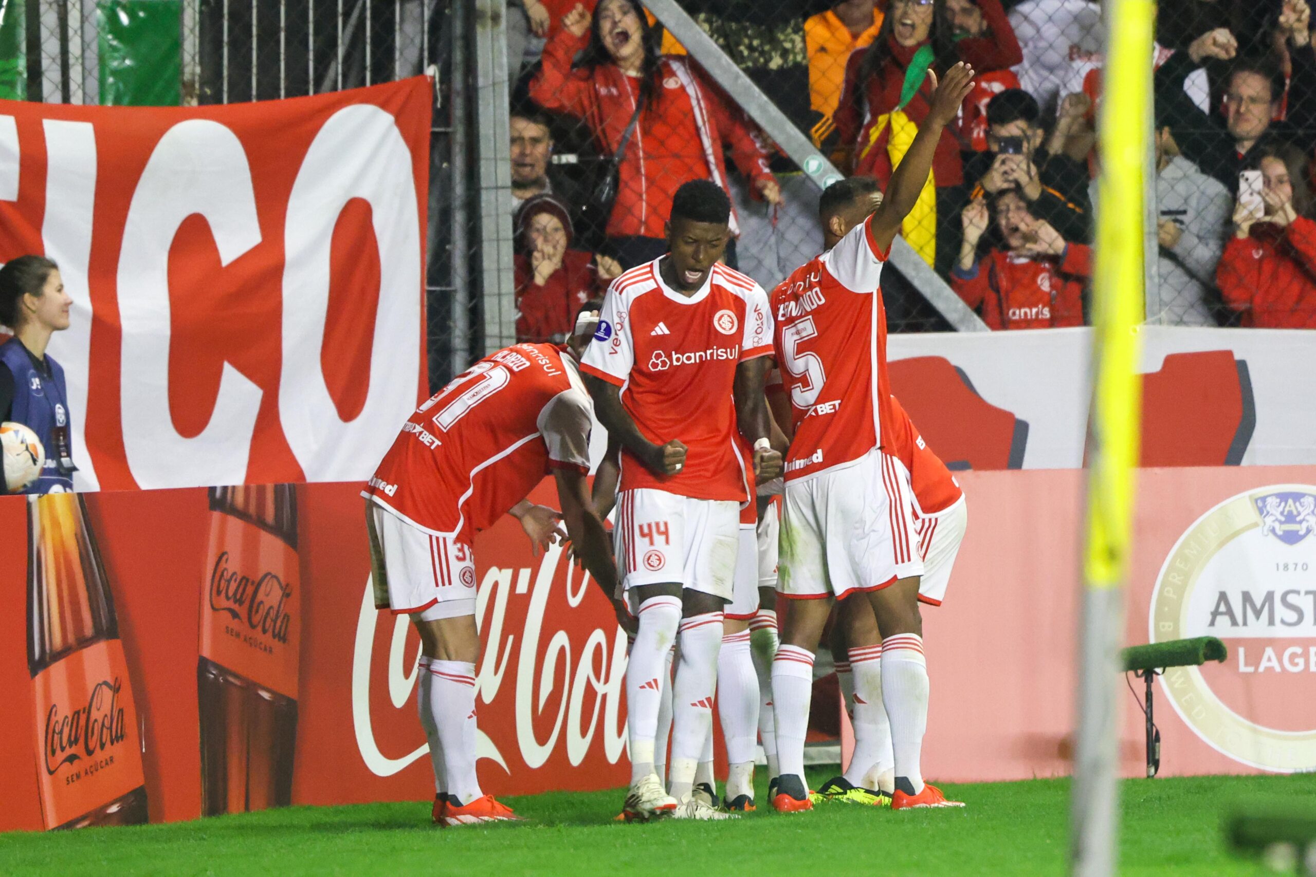 Vitória x Internacional – Escalações, onde assistir e palpites (16/06)