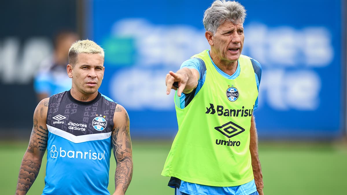 Renato Gaúcho e Soteldo em treino do Grêmio