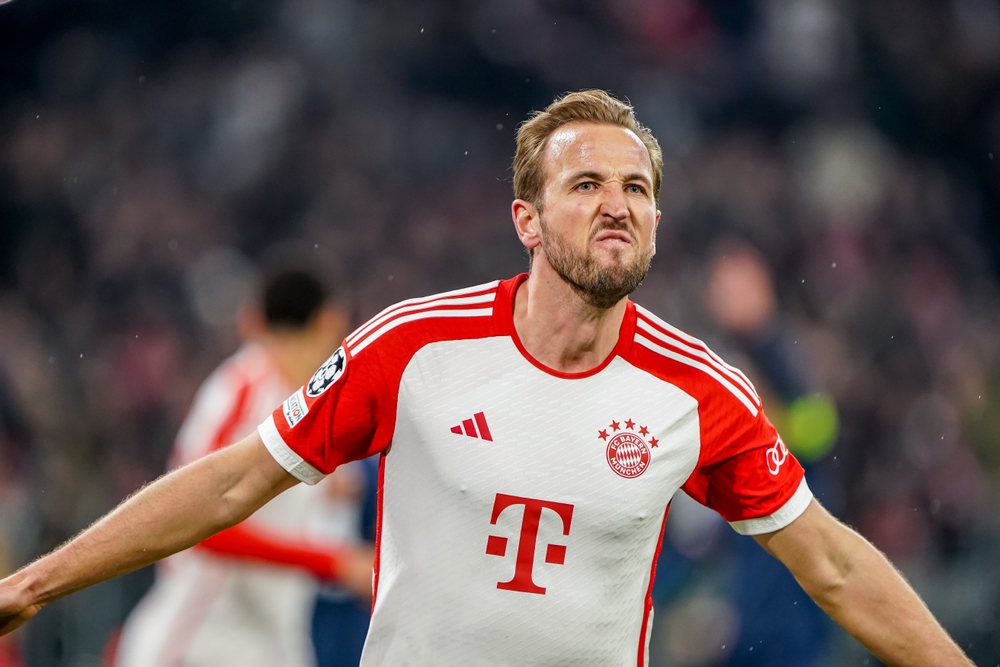 MUNCHEN, GERMANY - MARCH 5: Harry Kane of Bayern Munchen celebrates after scoring his sides third goal during the UEFA Champions League, Round of 16, 2st leg match between Bayern Munchen and Lazio