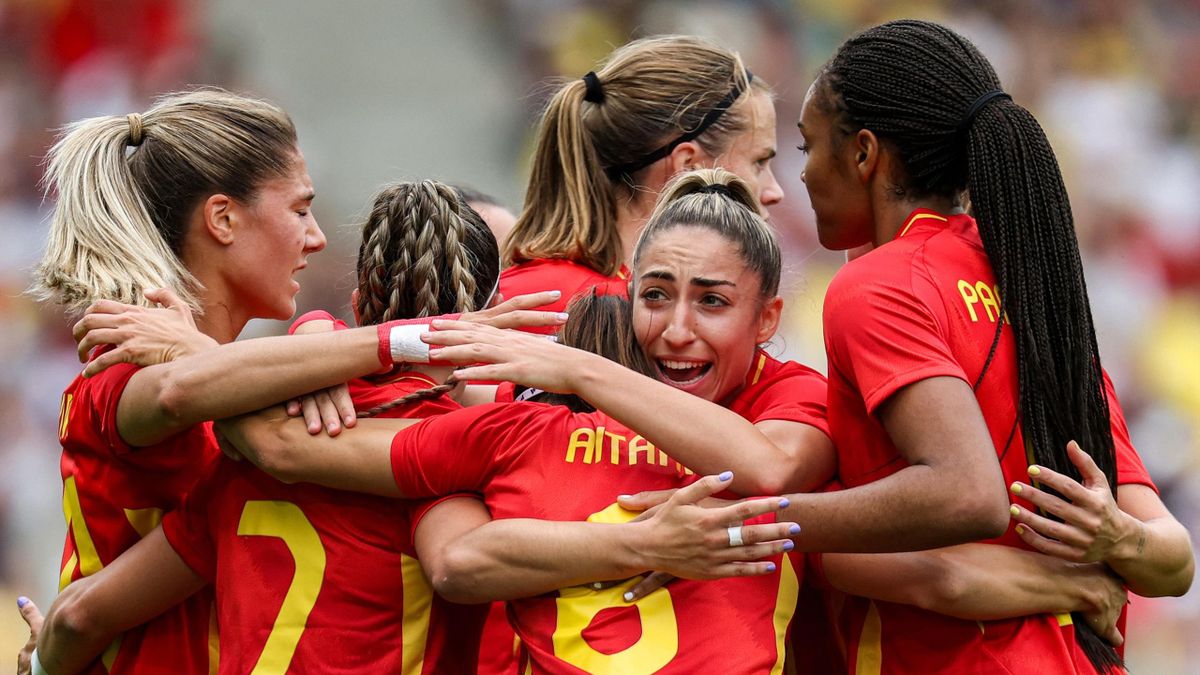 Jogadoras da Espanha comemoram juntas