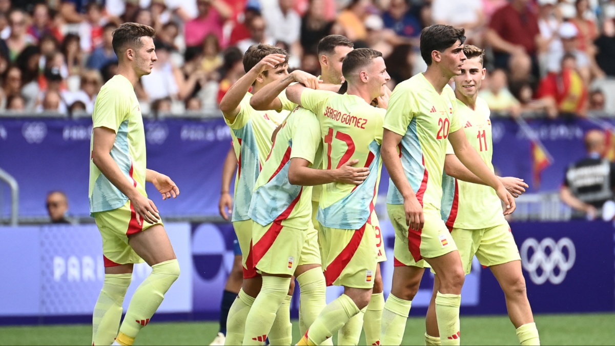 Jogadores da Espanha celebram gol