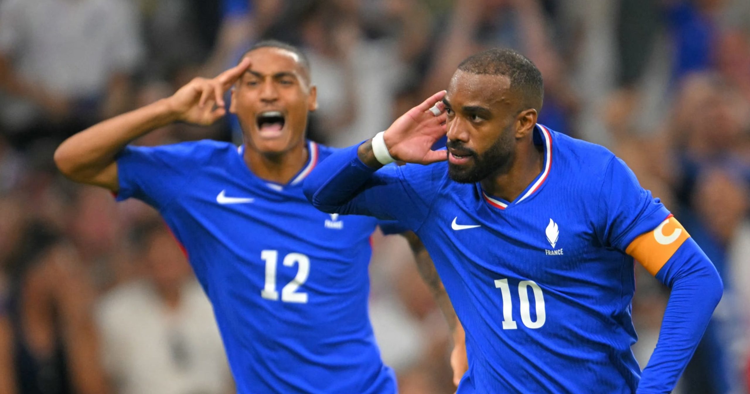 Jogadores da França comemoram gol