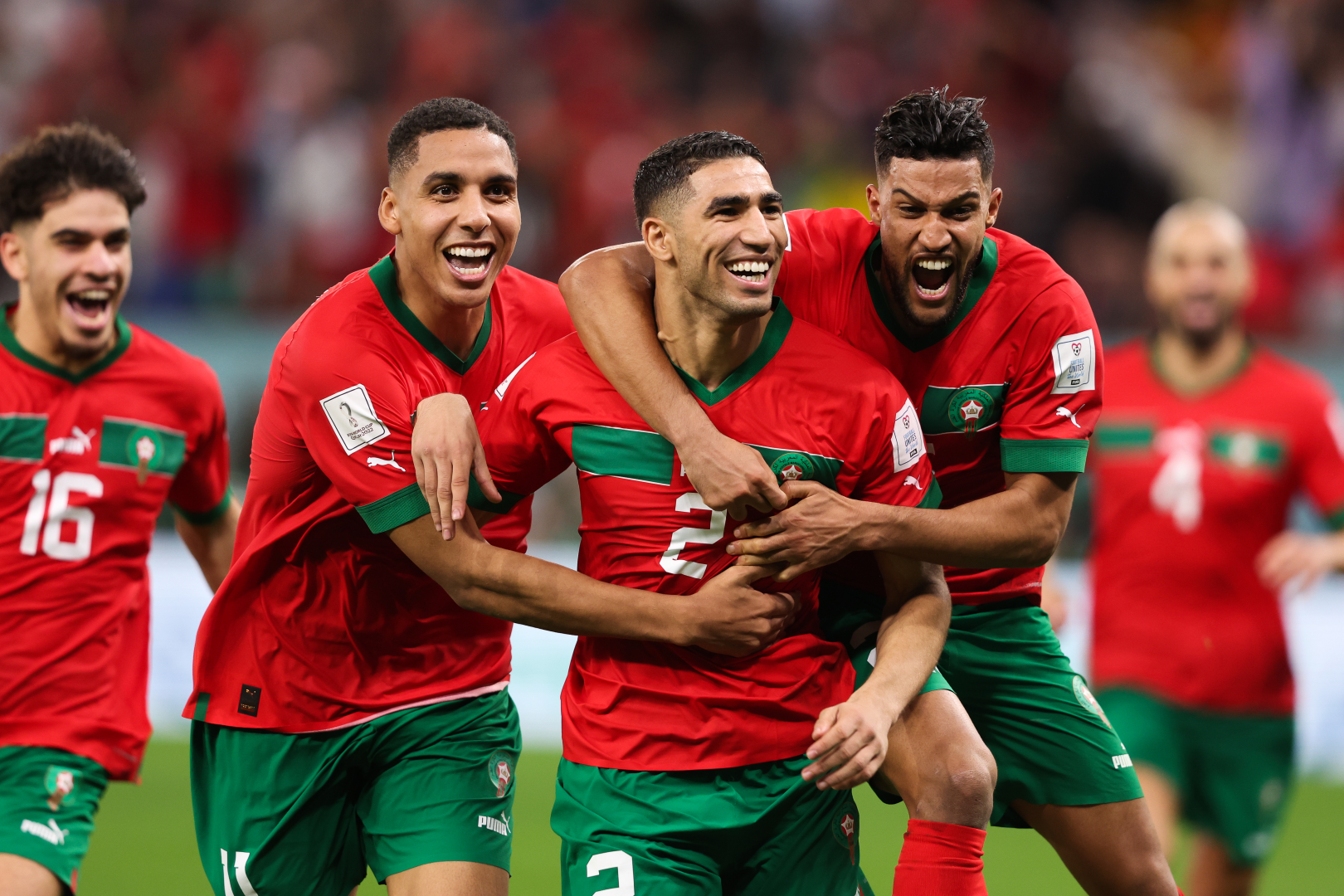 Jogadores do Marrocos celebram gol