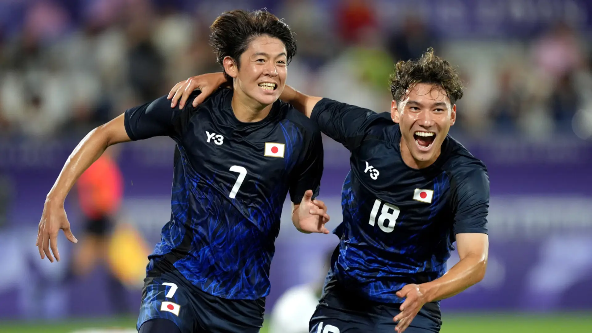 Jogadores do Japão celebram gol