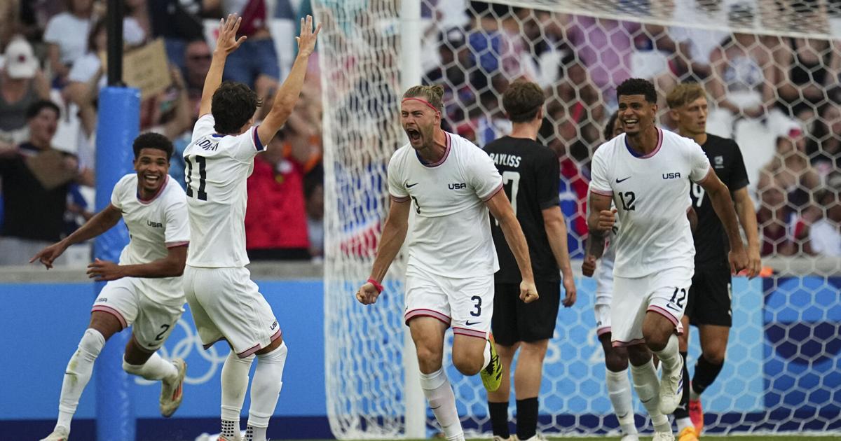 Jogadores dos Estados Unidos comemoram gol