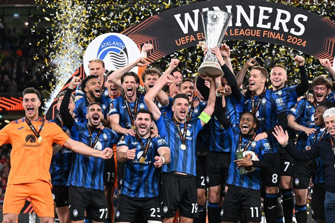 Equipe da Atalanta celebra título da Europa League