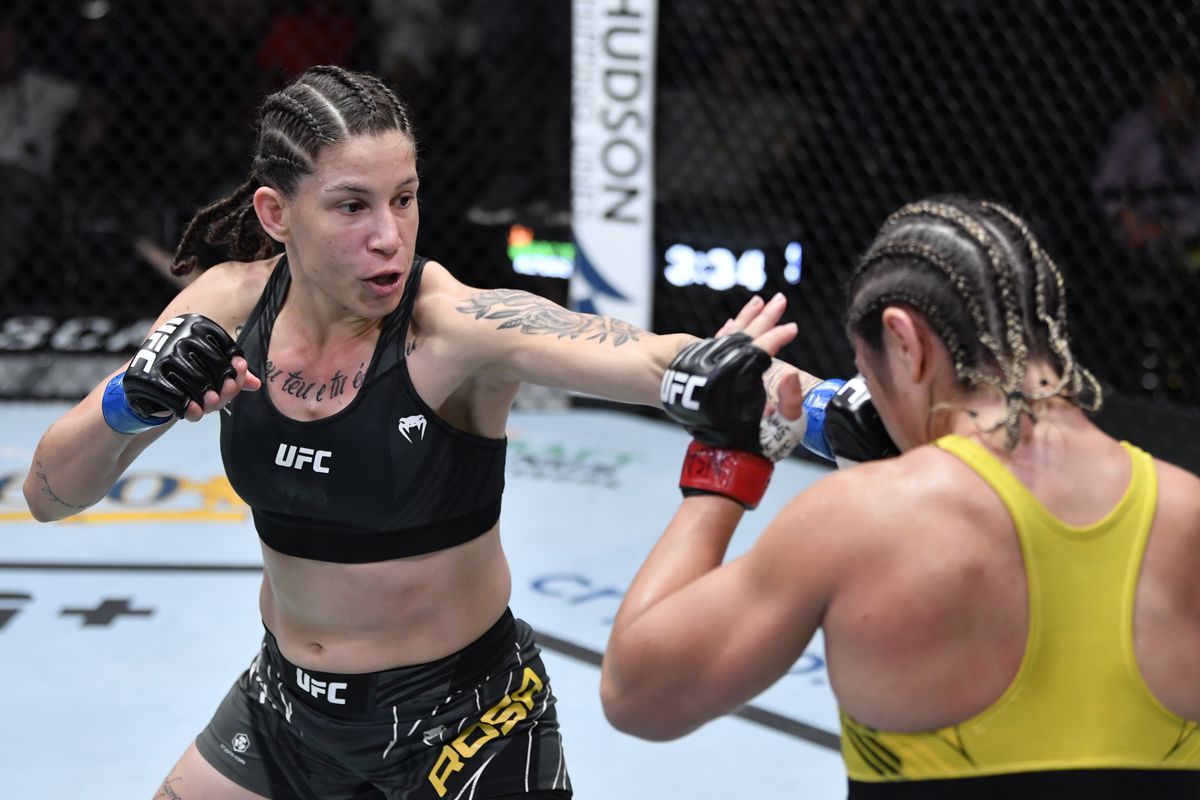 Karol Rosa em ação pelo UFC