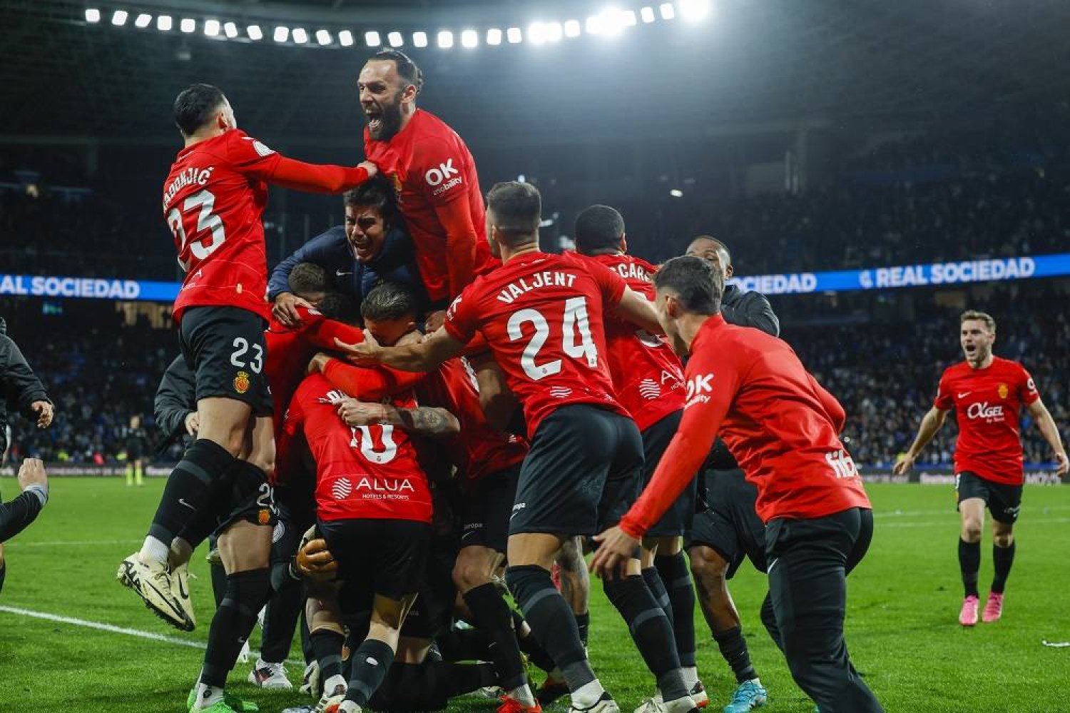 Jogadores do Mallorca celebram classificação