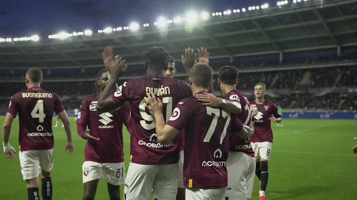 Jogadores do Torino celebram gol