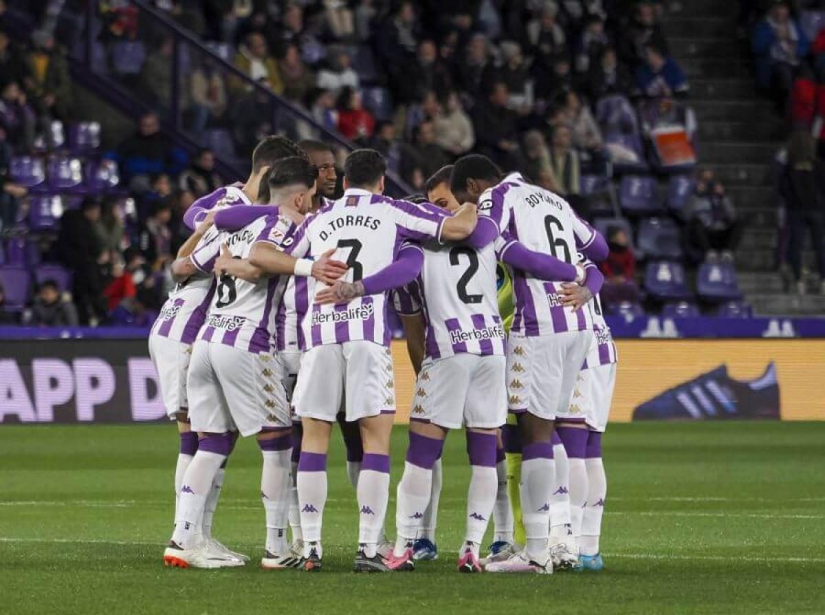 Jogadores do Real Valladolid em campo