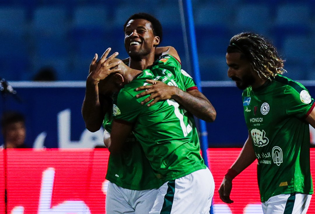 Jogadores do Al-Ettifaq celebram gol