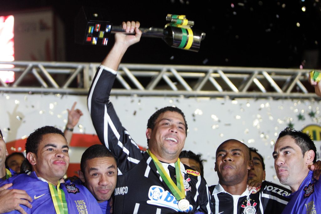 Ronaldo Fenômeno e companheiros celebram conquista da Copa do Brasil de 2009