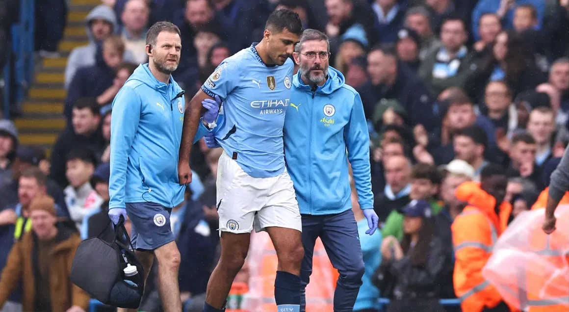 Rodri sai de campo após lesão sofrida contra o Arsenal