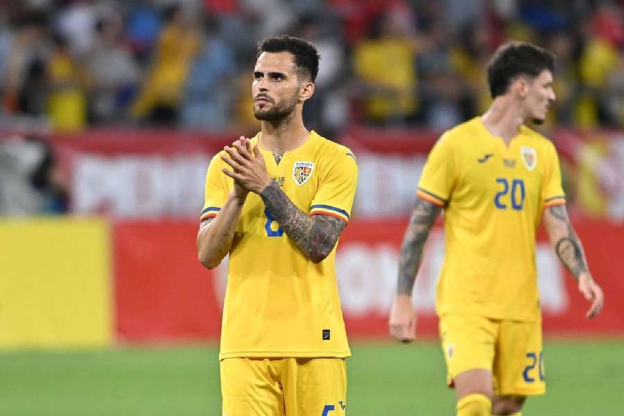 Jogadores da Romênia em campo