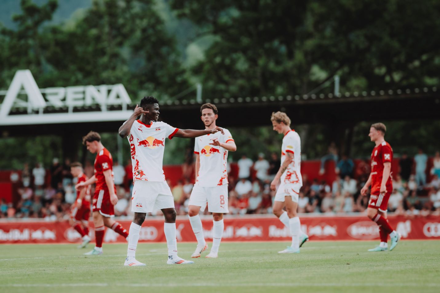 Jogadores do Salzburg em ação