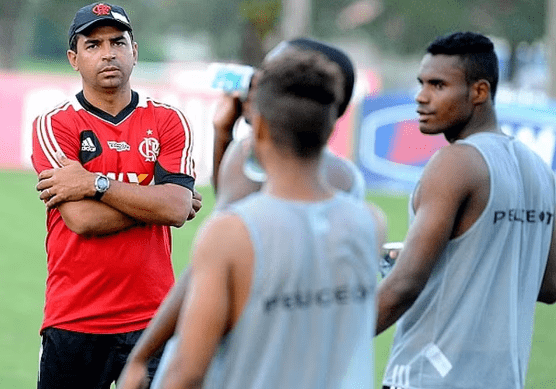 Cleber dos Santos volta ao Flamengo e substitui Filipe Luís como técnico do sub-20