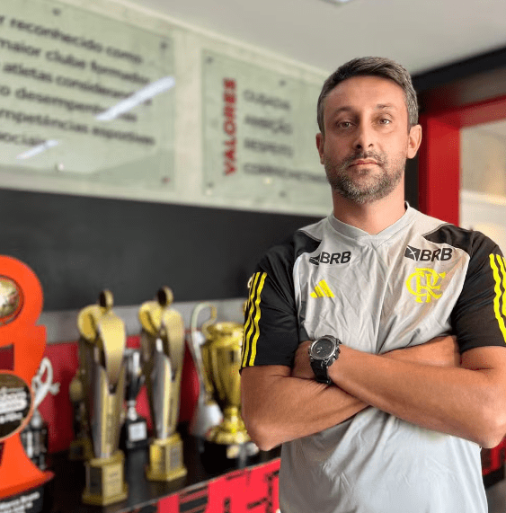 Sandro Gomes será o auxiliar de Cleber dos Santos no sub-20 do Flamengo — Foto: Victor Andrade/Flamengo

