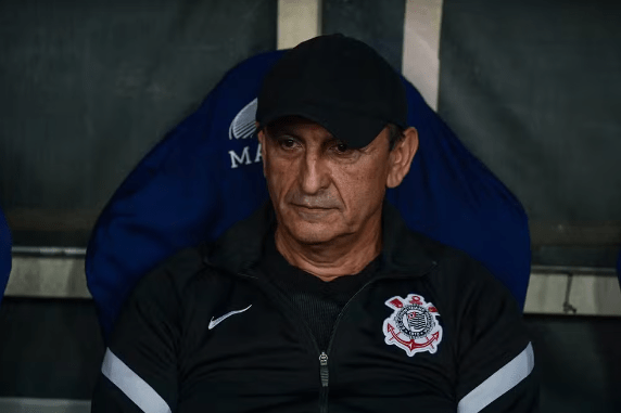 Ramón Díaz em Flamengo x Corinthians — Foto: Thiago Ribeiro/AGIF

