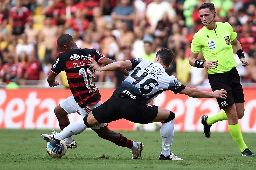 Jogadores do Flamengo e Corinthians