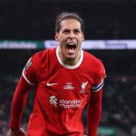 Em fim de contrato, Van Dijk deve renovar com o Liverpool