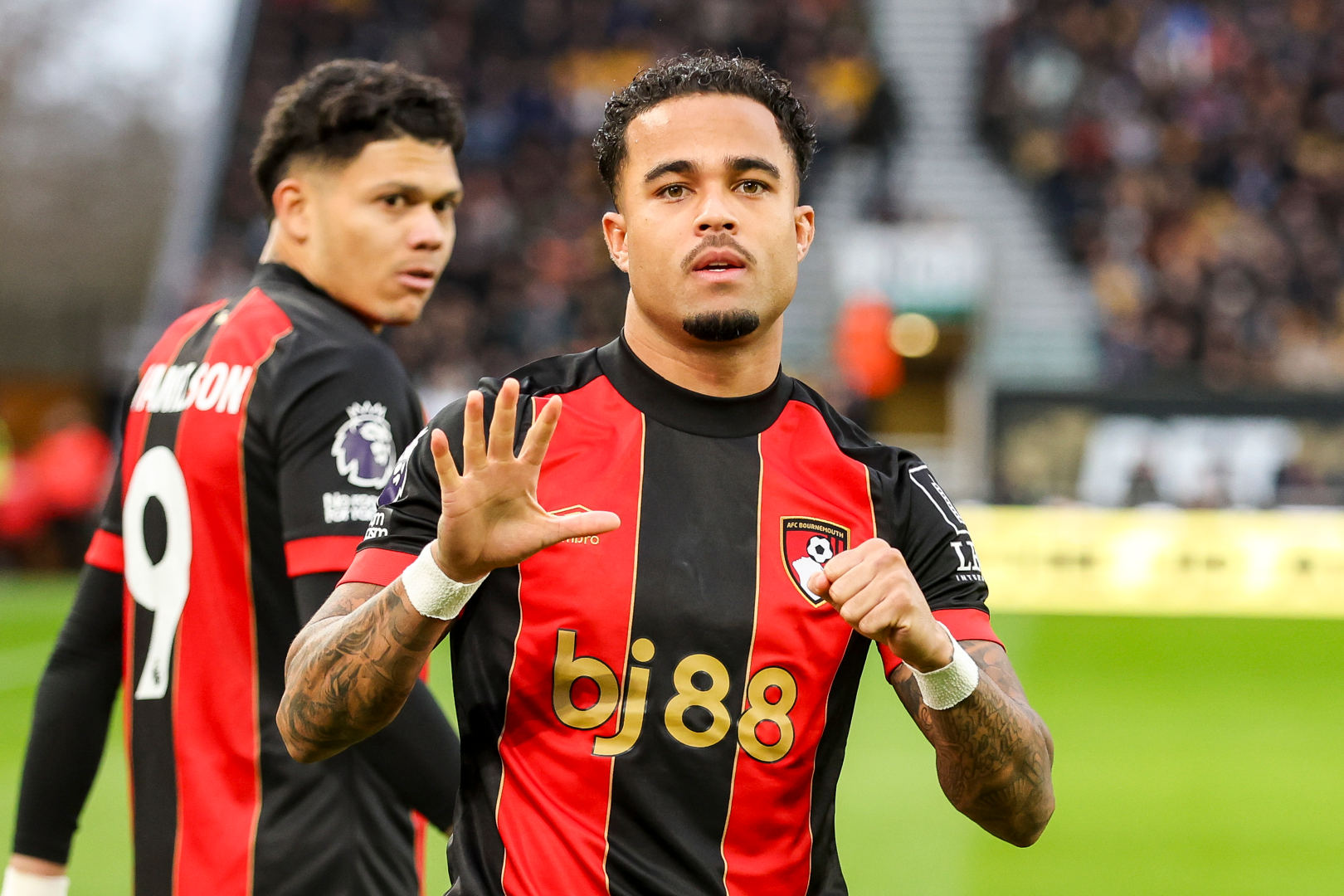 Jogadores do Bournemouth celebram gol