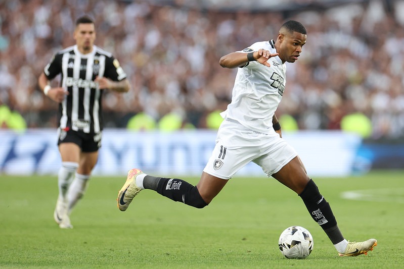 Mercado da Bola - Junior Santos pelo Botafogo - Junior Santos. Atletico MG x Botafogo pela final da Libertadores no Estadio Monumental de Nunez. 30 de Novembro de 2024, Buenos Aires, Argentina. Foto: Vitor Silva/Botafogo. - Reprodução: Flickr Botafogo