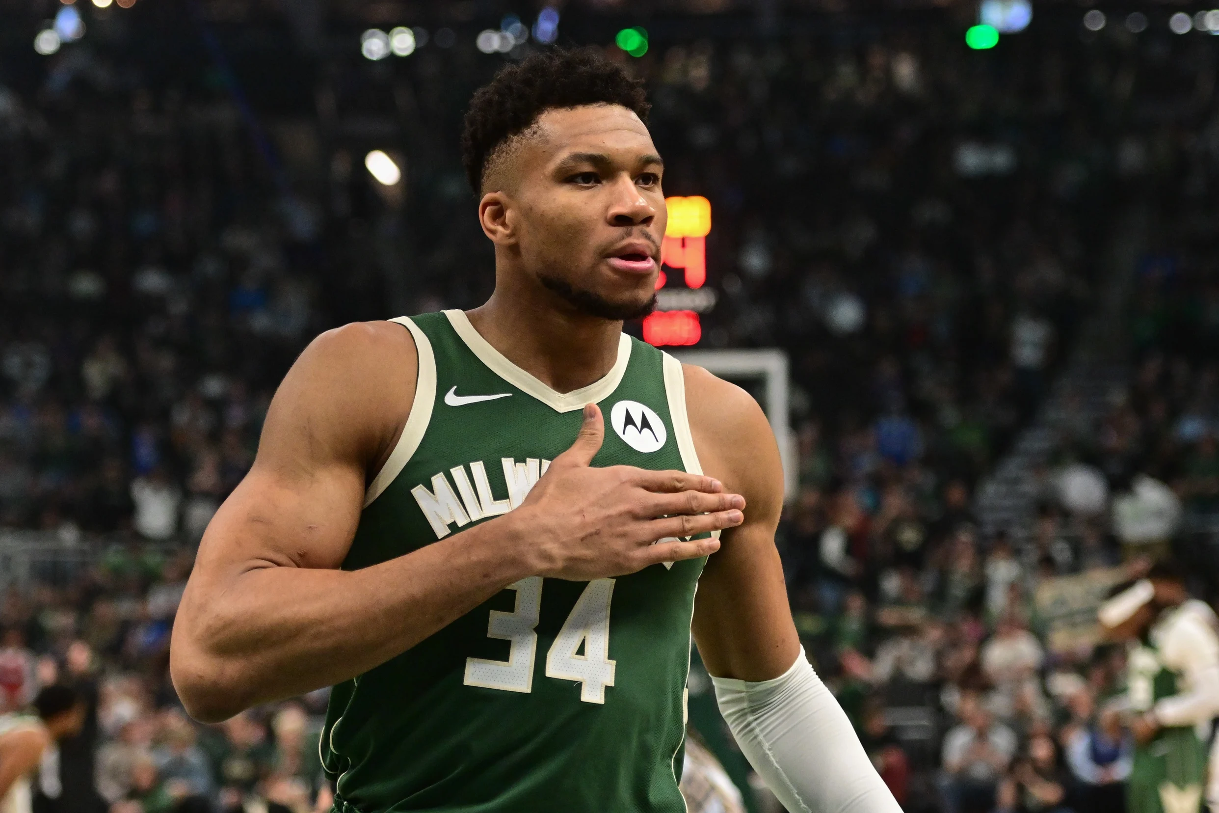 Antetokounmpo em ação pelo Milwaukee Bucks