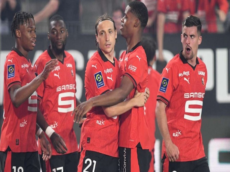 Jogadores do Rennes - Reprodução: Yandex