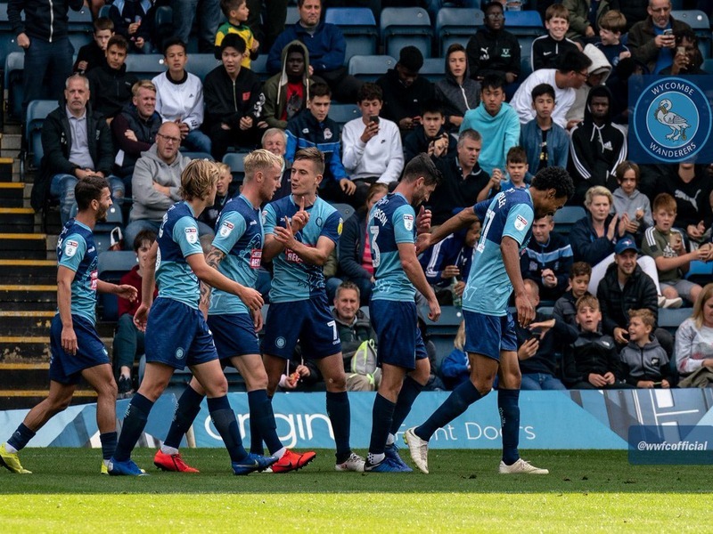 Jogadores do Wycombe Wanderes - Reprodução: Yandex