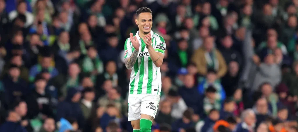 Antony em ação pelo Real Betis