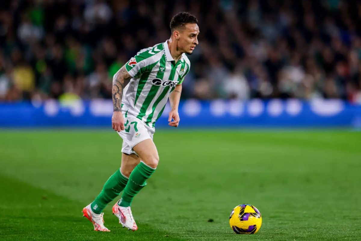 Antony em ação pelo Real Betis