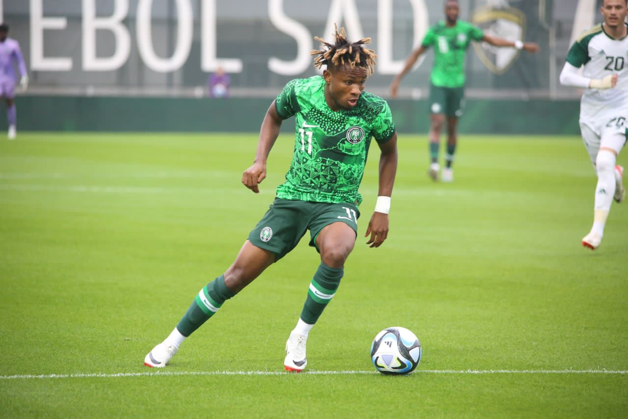 Chukwueze em ação pela Nigéria