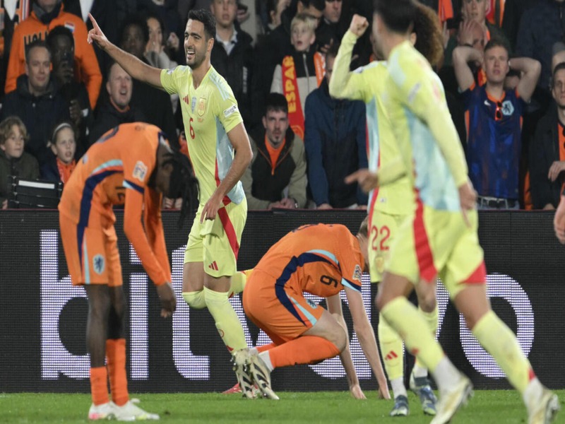 Jogadores da Espanha comemoram gol contra a Holanda na Nations League - Reprodução: Yandex