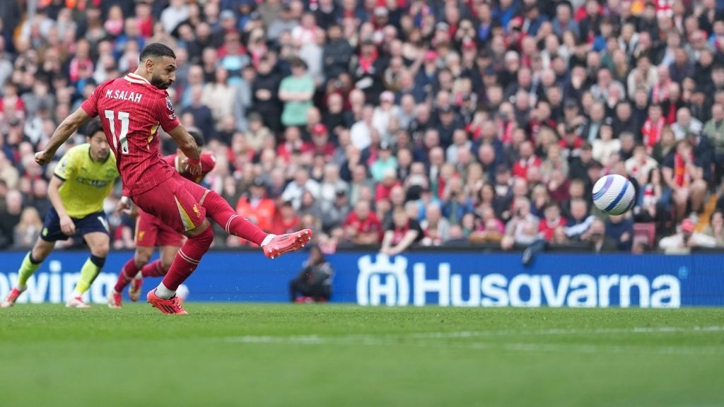 Salah bate pênalti pelo Liverpool